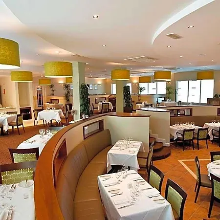 Park & Leisure Club Ireland 호텔